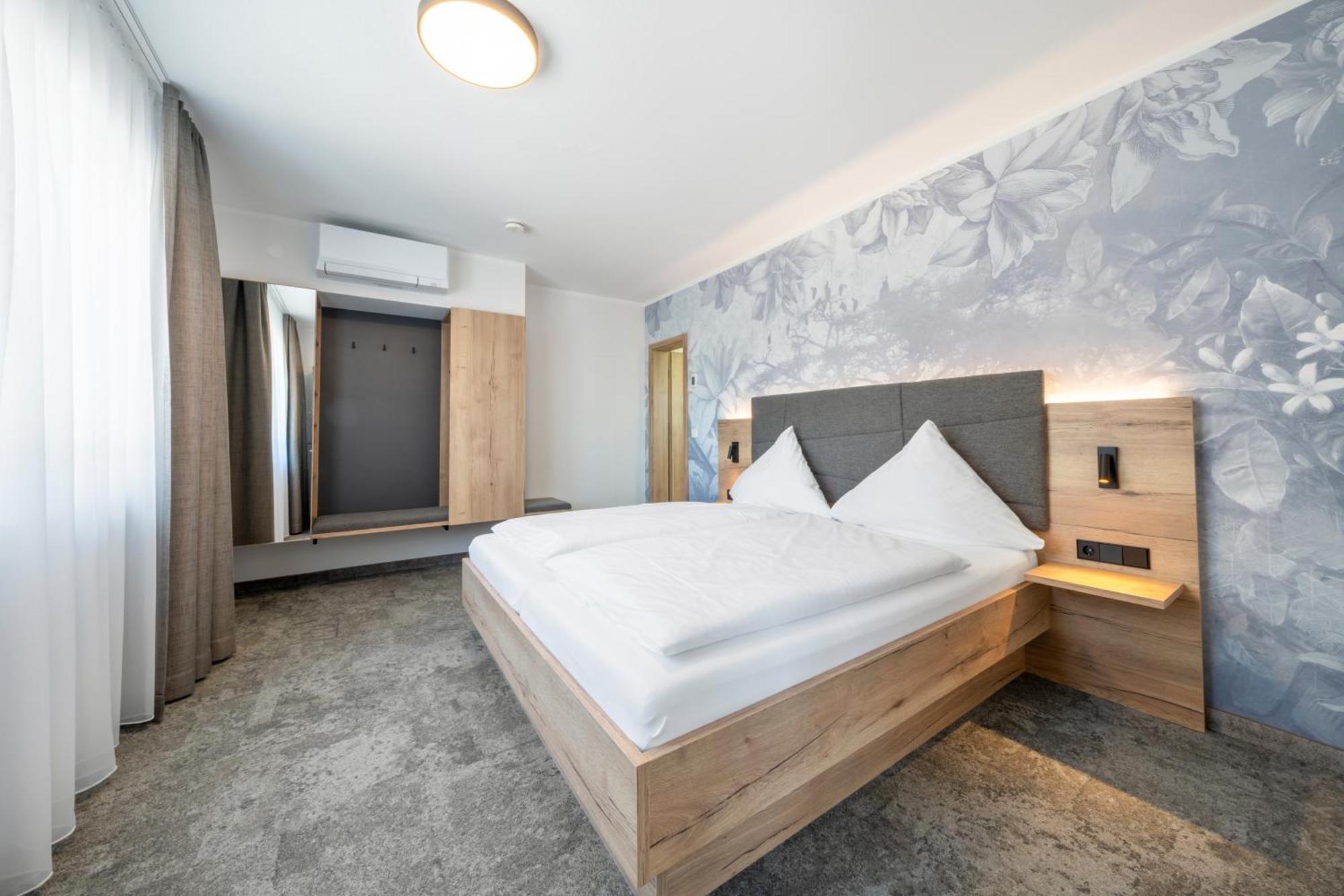 Koepfers Steinbuck Hotel Bischoffingen ภายนอก รูปภาพ